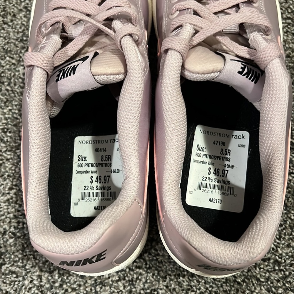 New NWT Rose Gold Nike Sneakers sz 8.5 - Picture 4 of 7